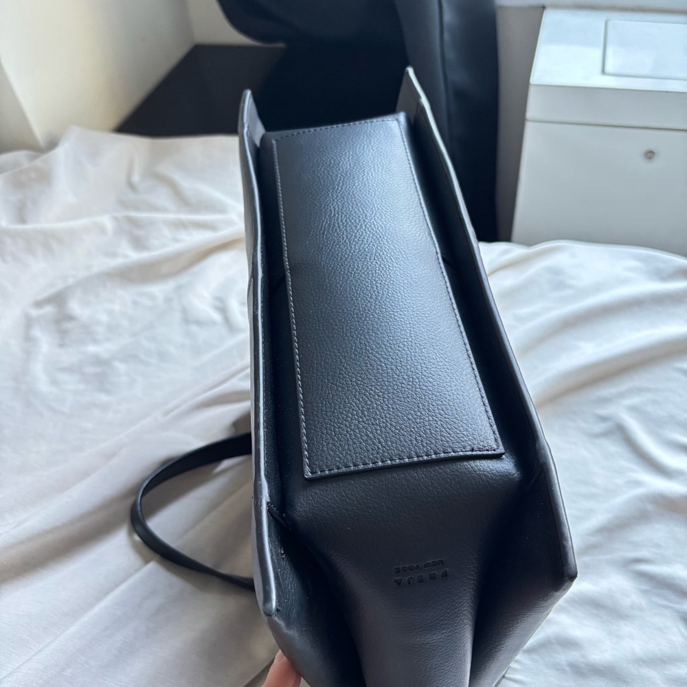 Freja Paloma Tote Bag in Black - Picture 8 of 11